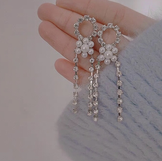 Exquisite luxury tassel rhinestones with pearl fashion trend earrings