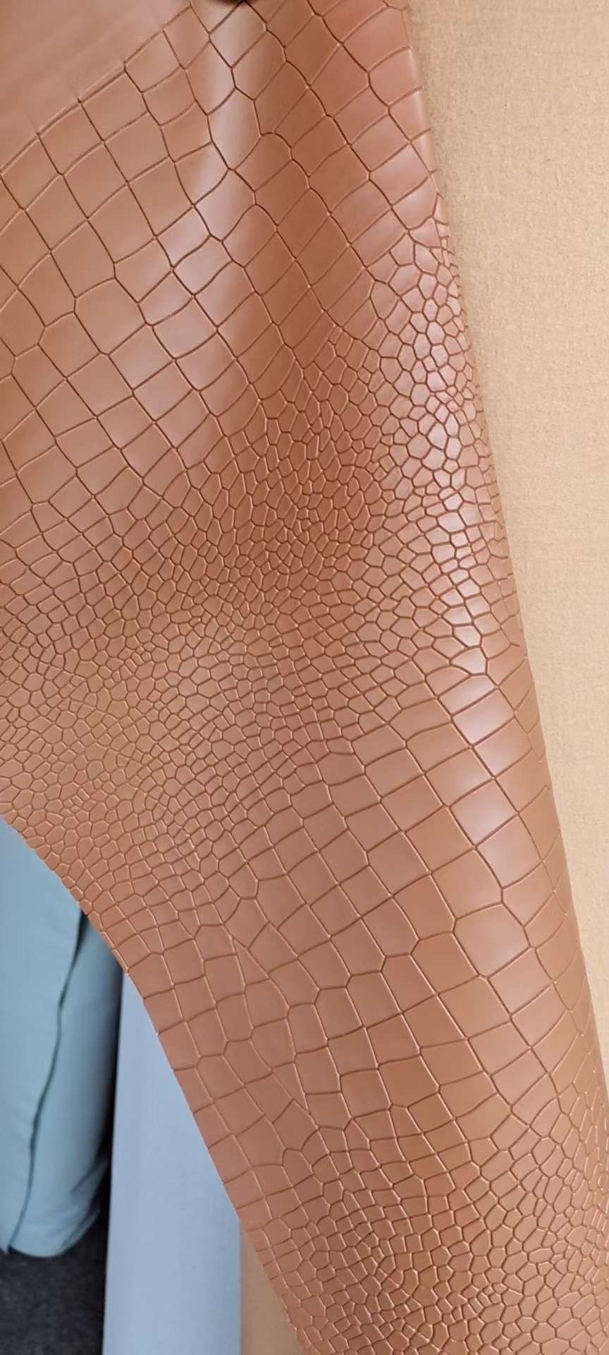 Direct sales of leather with crocodile texture cut by the manufacturer Specification image