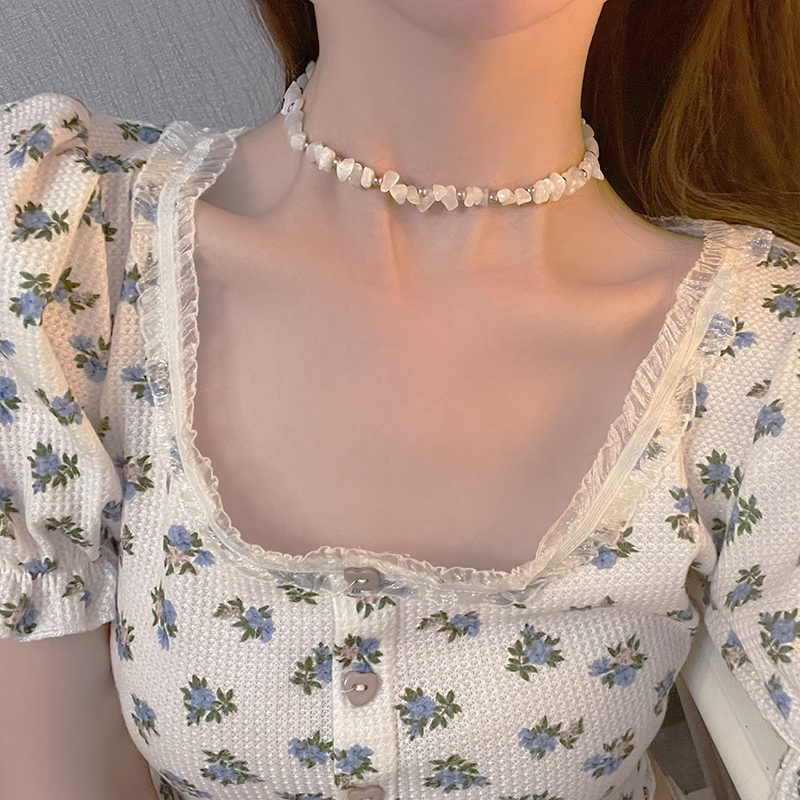 The white crystal necklace is a unique and versatile accessory for women in summer. It features a simple, sweet and high-end design for the collarbone