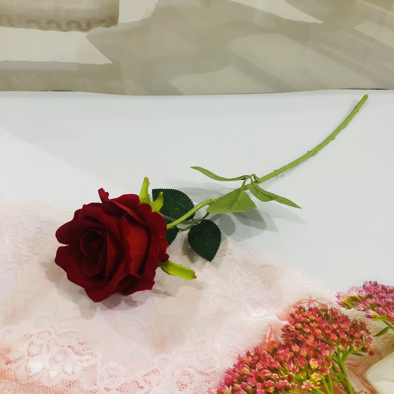 婚庆装饰仿真假花直播背景布置布艺玫瑰花绒布单枝弯杆相思玫