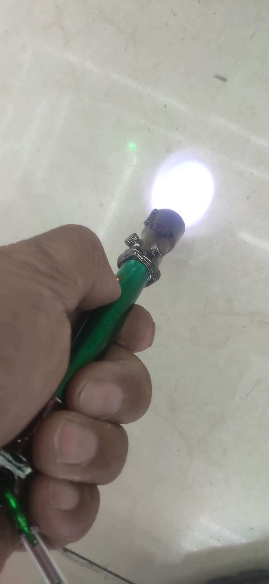 Children's toys, tonight I'm playing PUBG with a compass, keychain, laser light, gift, flashlight, night light, street stall supply, factory direct sales Application Scenario