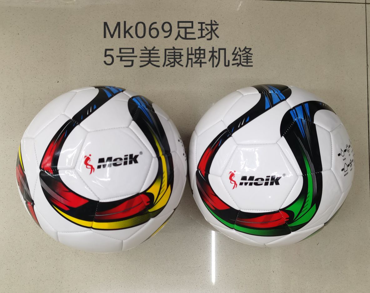 No. 5 competition machine sews high-end TPU footballs. No. 4 primary and secondary school students train footballs details Picture