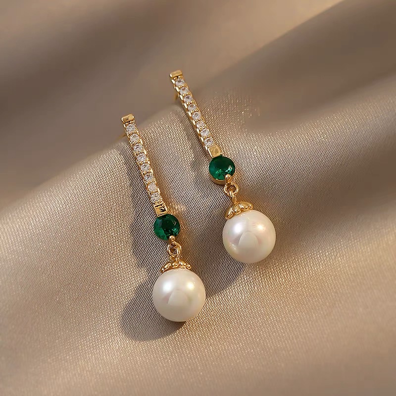 Dingxin Accessories S925 Silver Needle Earrings 912032, a popular new product for foreign trade, is a fashionable metal earring with a European and American style. Wholesale supply from the manufacturer Specification image