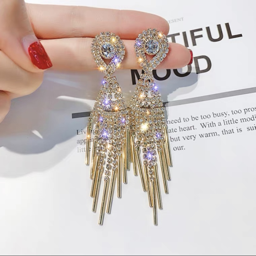 Europe and the United States ins exaggerated retro glitter long fringe Japanese and Korean girls senior sense full of diamond rhinestone gemstone earrings earrings 600 full figure