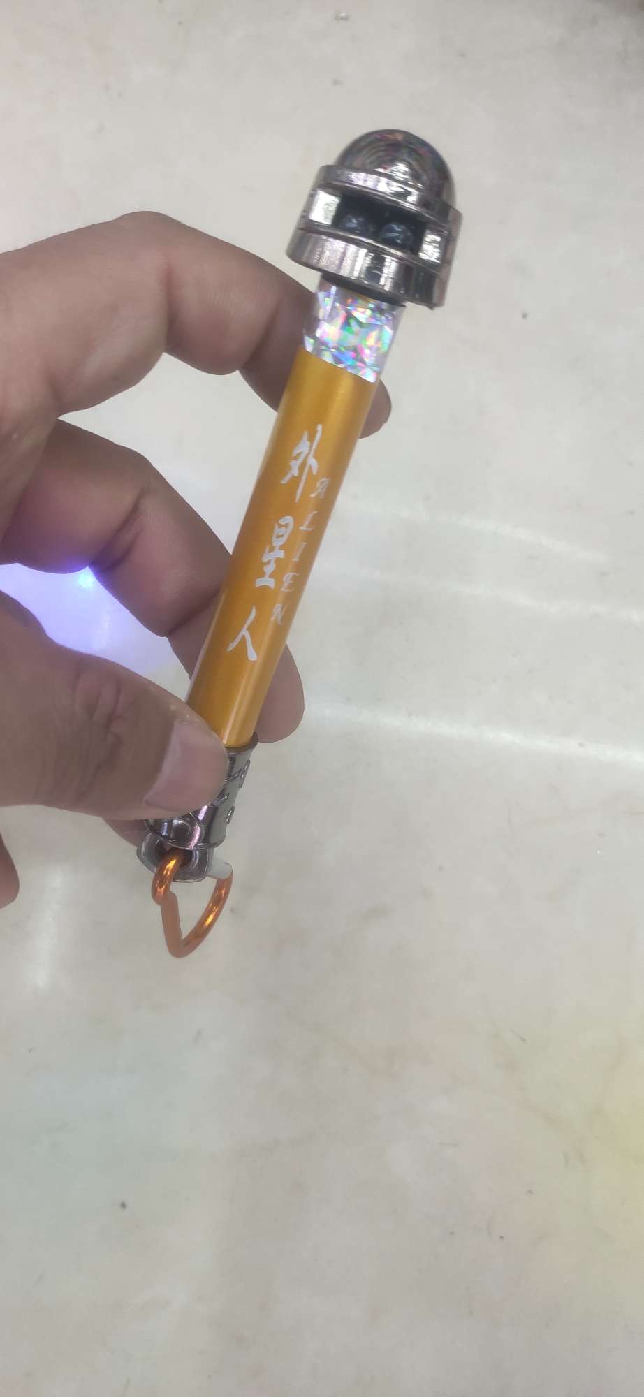 Children's toys, "Good Luck and Prosperity", alien keychain, laser light, gift, flashlight, night light, street stall supply, factory direct sales Specification image