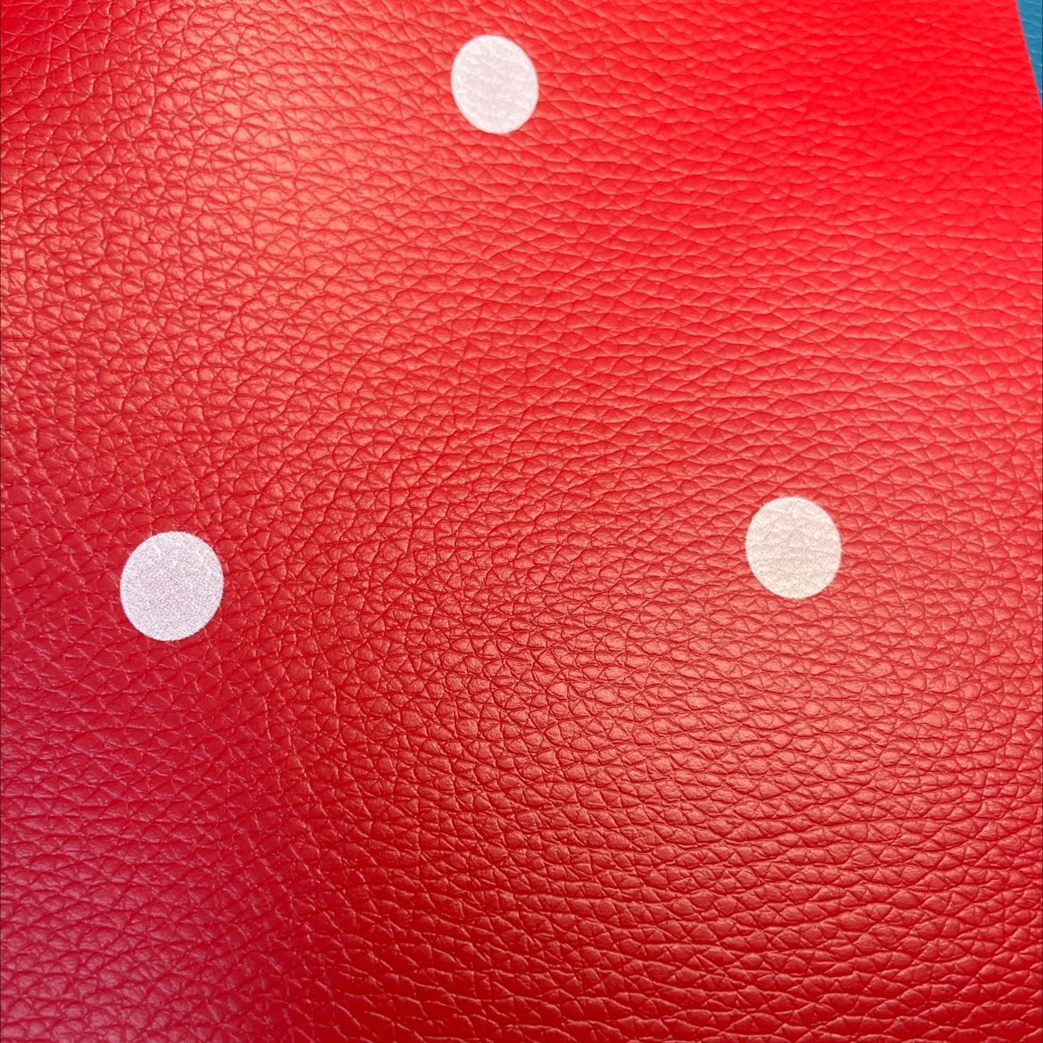 圆点红底pvc皮革