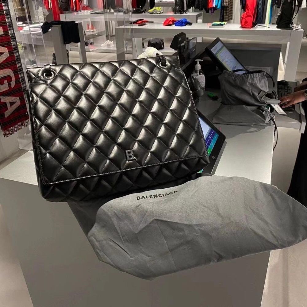 Balenciaga women's black medium-sized B shoulder bag details Picture