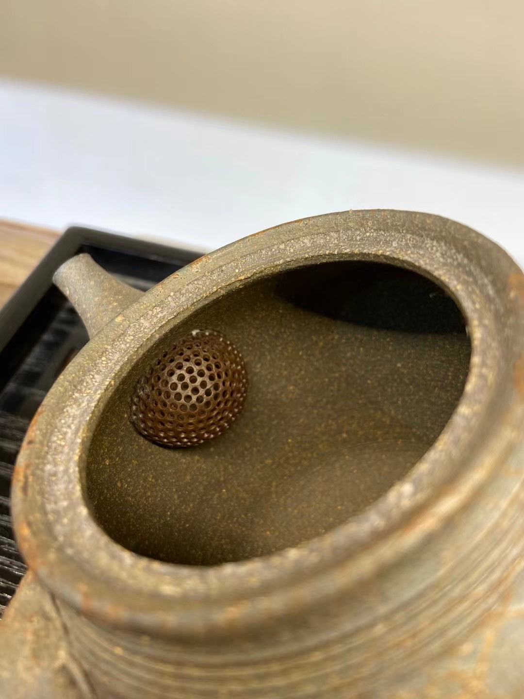 常滑烧 名工 谷川仁作 
原共箱 陶历 供布齐全  
陶泥藻挂急须 容量330毫升  69岁的详情图7