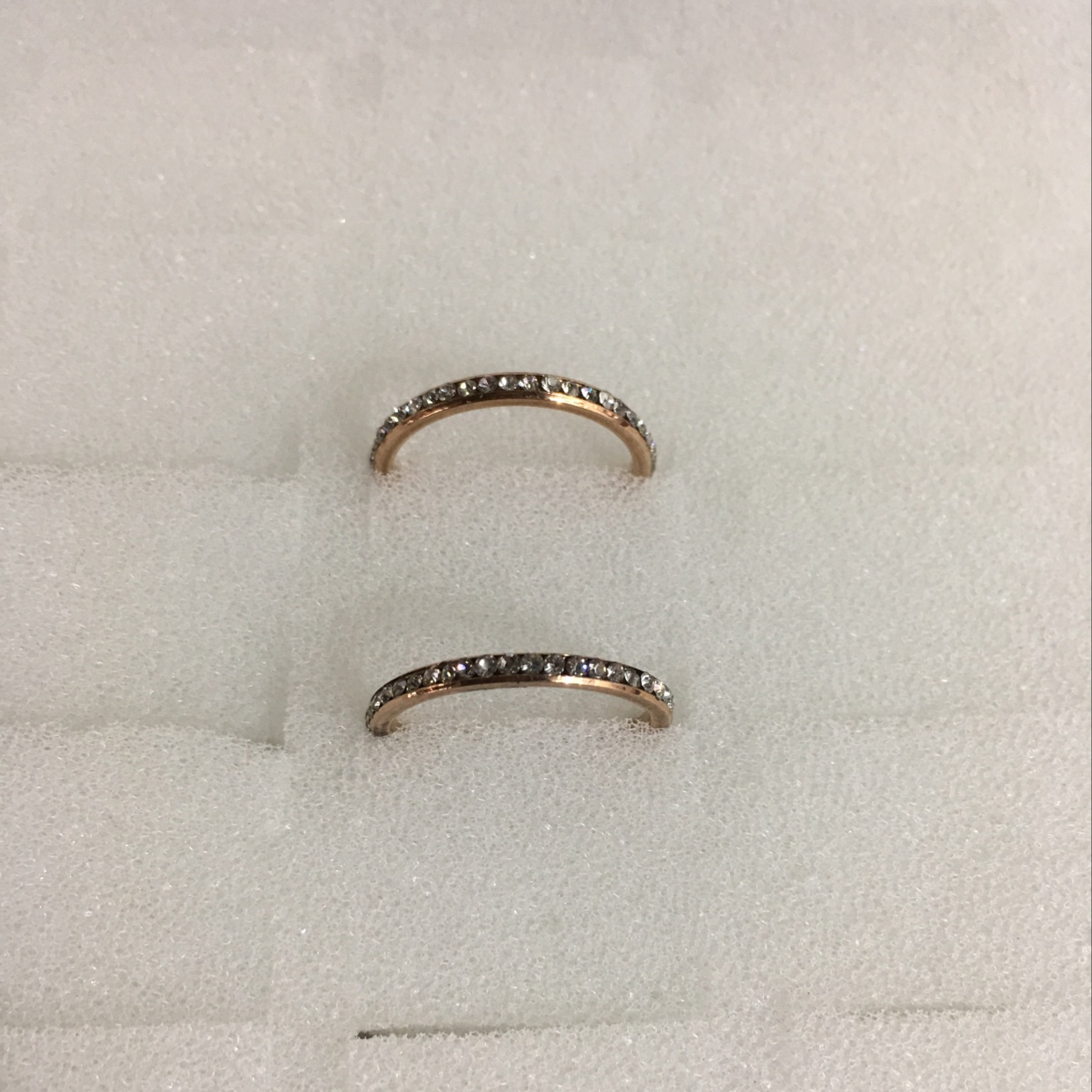 Two fine rose gold designs, paired with a style series of products, are classic, individual, slimming, elegant and ladylike details Picture