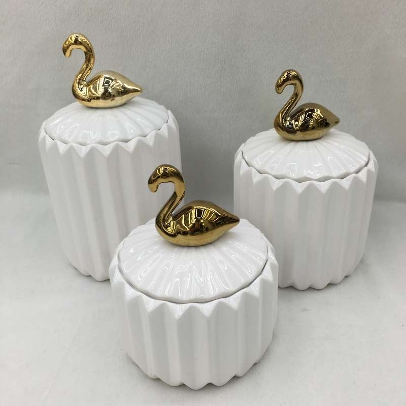 Nórdico simple caja de almacenamiento de cerámica pequeños animales trombetas de dibujos animados cerámica blanca galvanogalvanizada cisne latas de almacenamiento caja de organizador de escritorio accesorios para el hogar mesa de comedor armarios decorativos basalto piezas de artesanía al por mayor Application Scenario