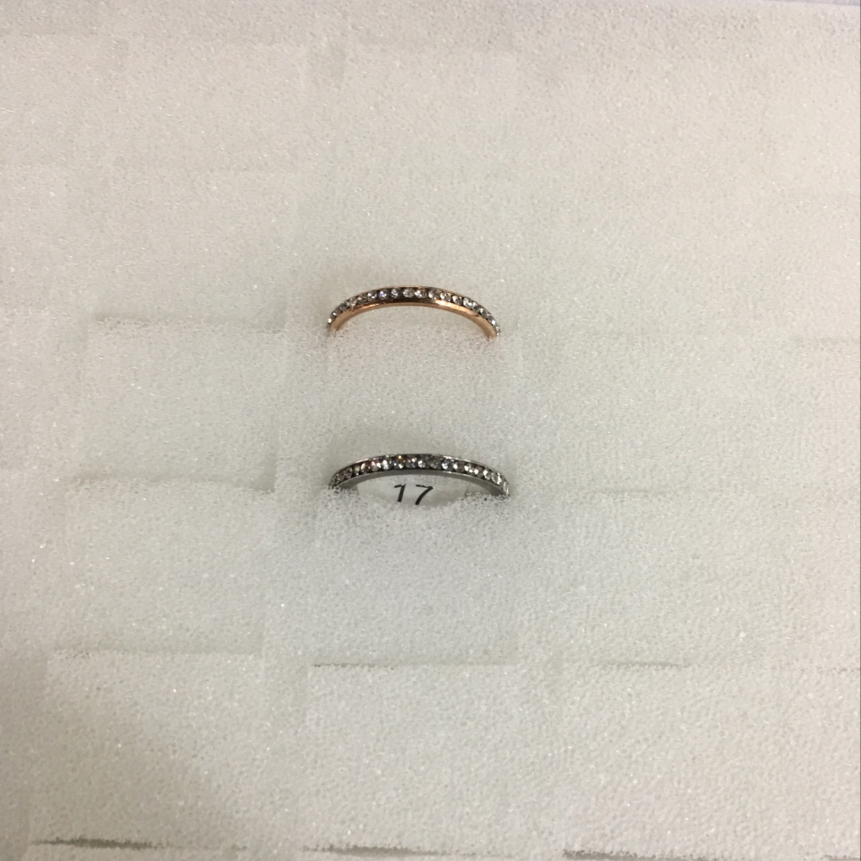 Two fine white rose gold with a unique design style charm trend fashion elegant elegant intellectual thumbnail