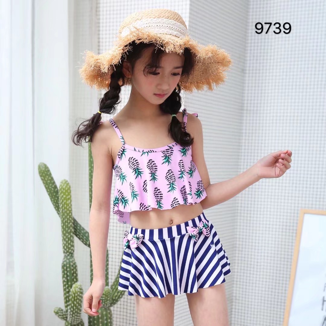 New Children's Swimsuit Pineapple Halter Split Swimsuit Application Scenario