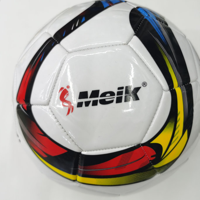 No. 5 competition machine sews high-end TPU footballs. No. 4 primary and secondary school students train footballs