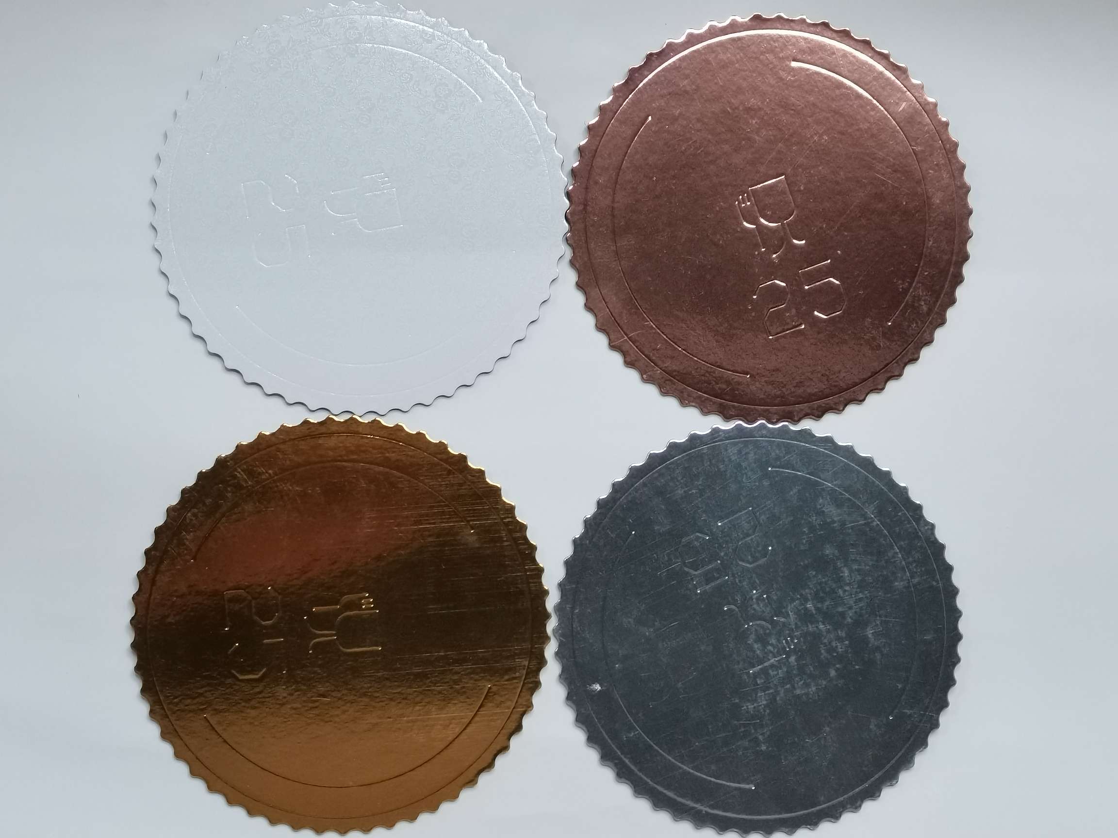 各种材质蛋糕材料，蛋糕盒，披萨包装盒等白底实物图