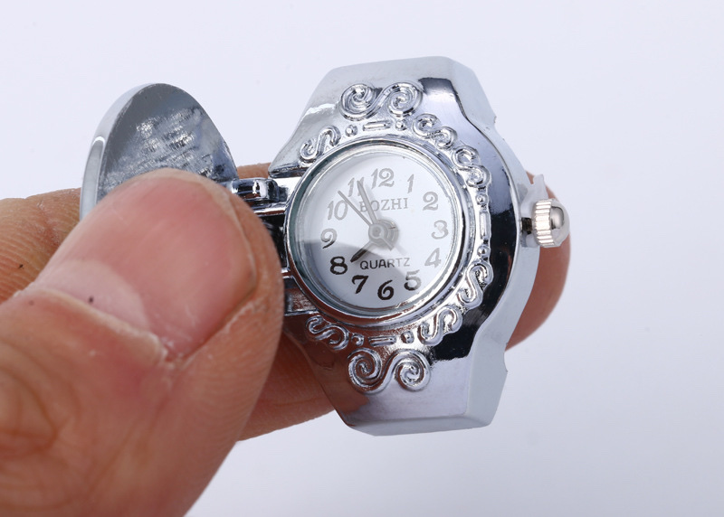 厂家供应珍珠戒指表女款学生礼品指环表合金翻盖戒指手表男白底实物图