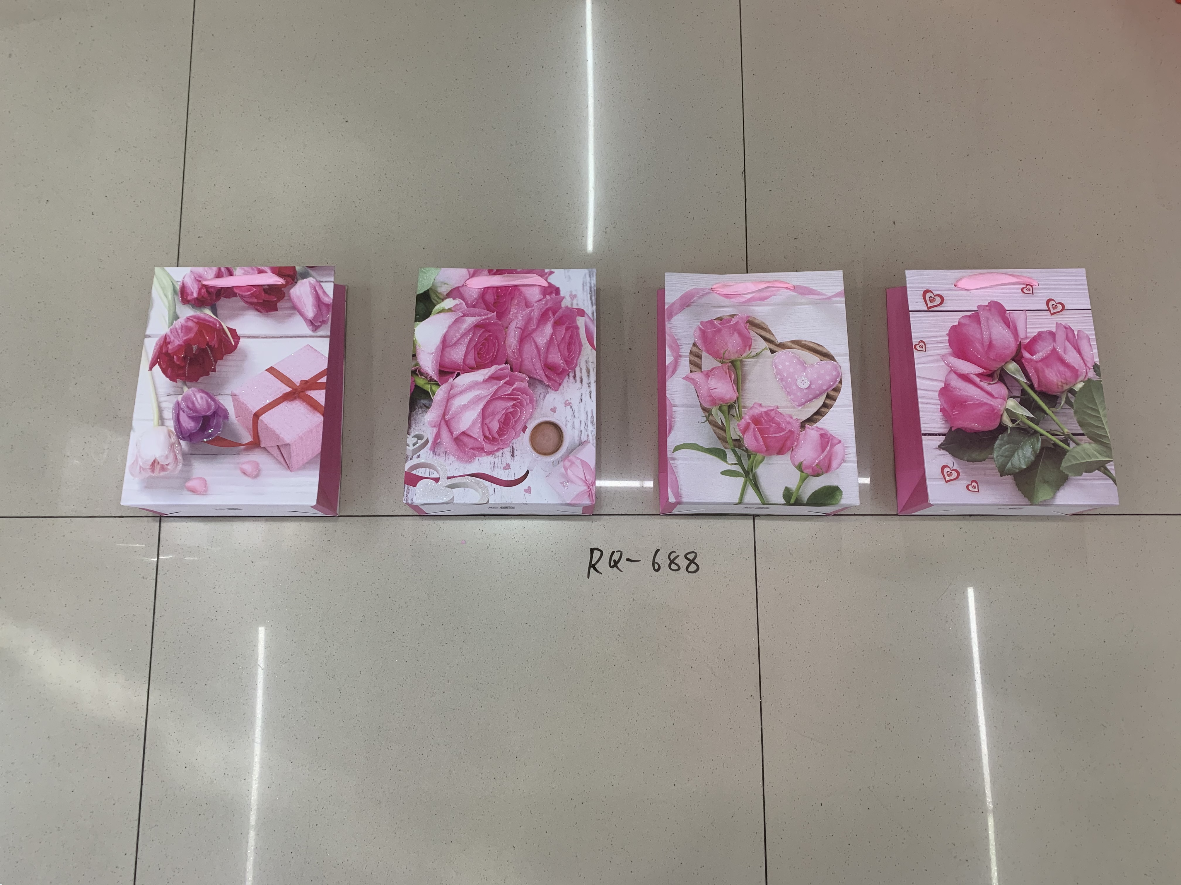 New Mother's Day gift bags, hand-held gift paper bags, custom-made clothing packaging paper bags, wholesale food takeout packaging bags, customized Application Scenario