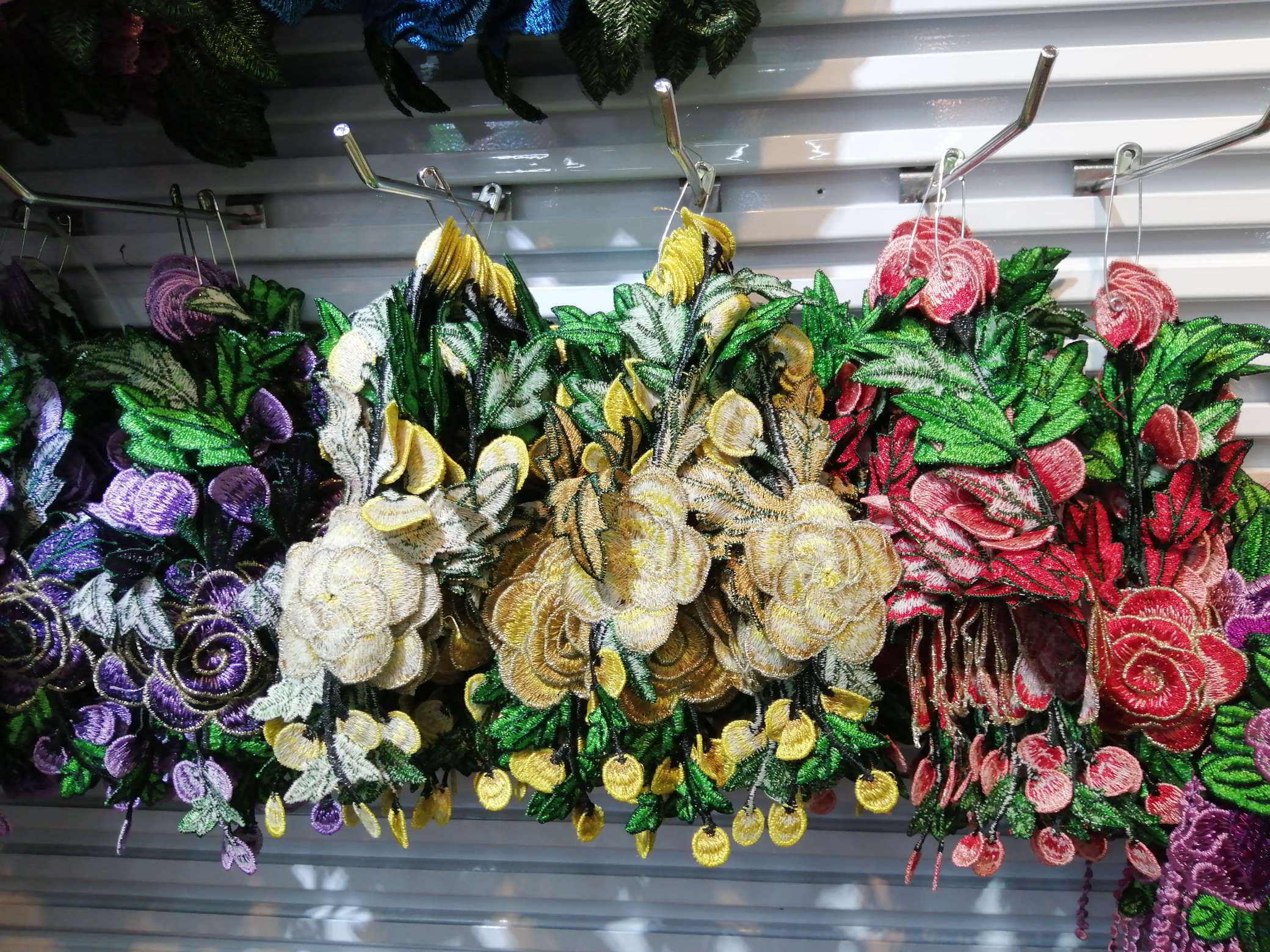 Factory direct sales of water-soluble flower patches, embroidery patches, glue-free sewn cheongsam clothing decoration accessories detail image 5