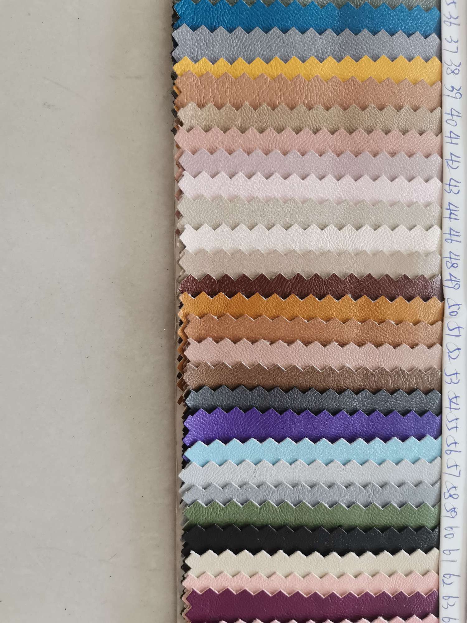 凯美拉白底实物图