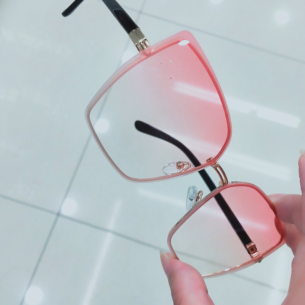 I wish Yiwu Commodity City's first Spectacles festival a complete success show for glasses sunglasses fine carving craft special-shaped sunglasses