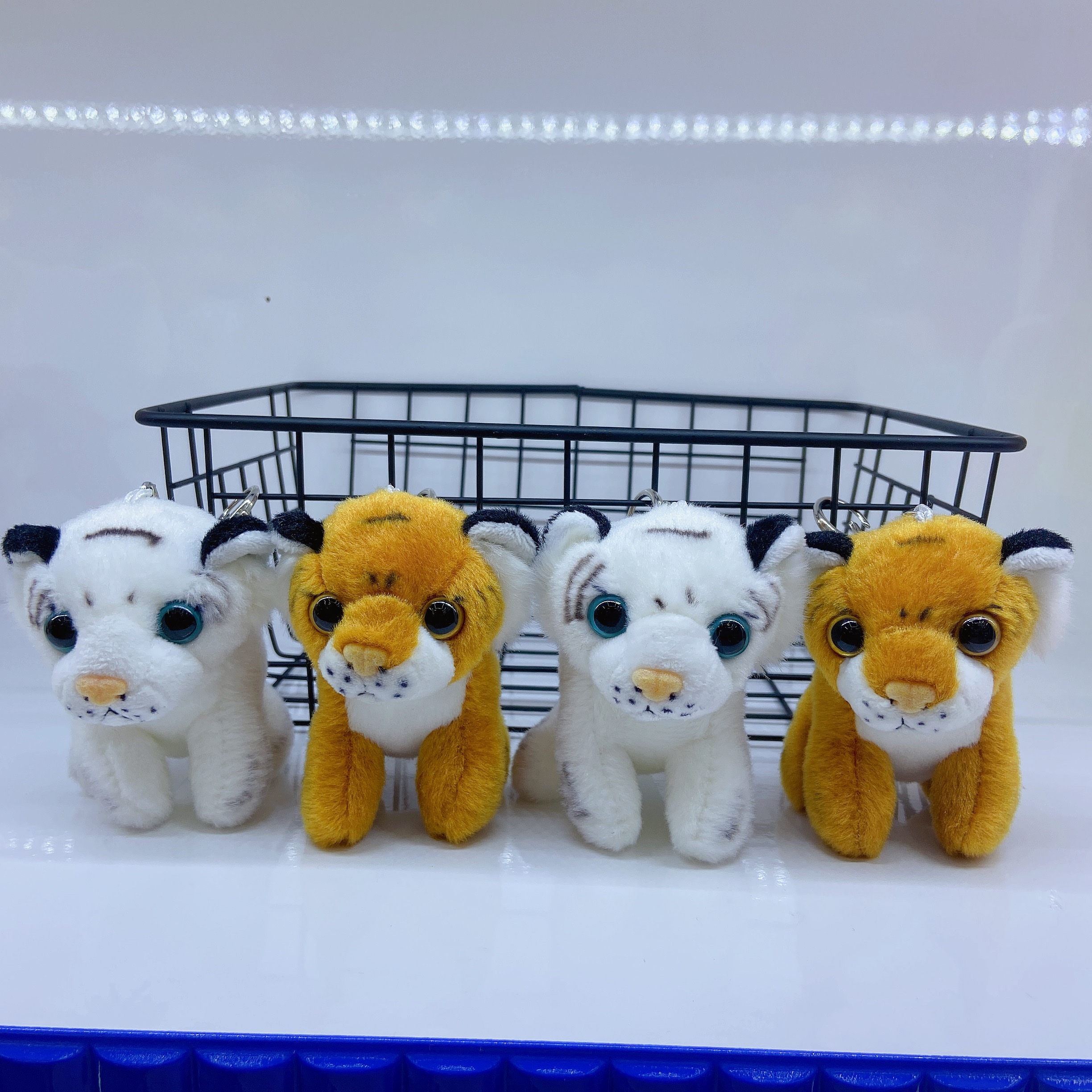 Adorable simulación tigre pequeño colgante tigre de dos colores llavero zodiaco tigre de peluche bolsa adorno puede ser imagen personalizada details Picture