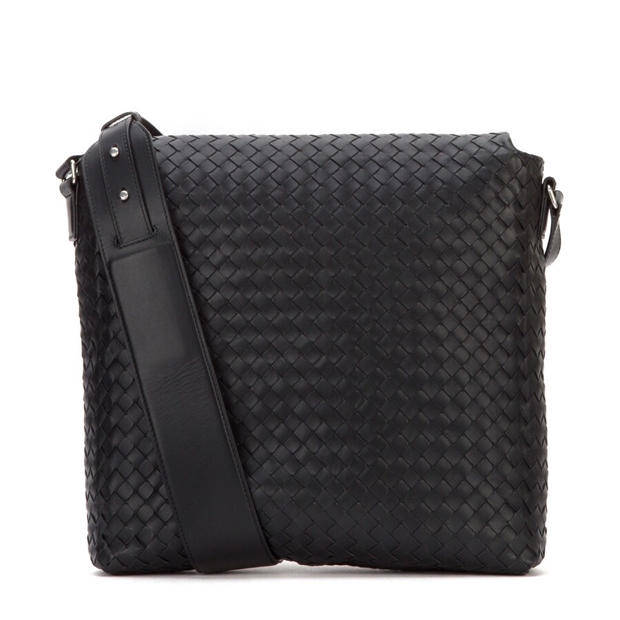 Bottega Veneta 男士 黑色Intrecciato编织斜包

长度：30cm，宽度：10cm，高度：34图