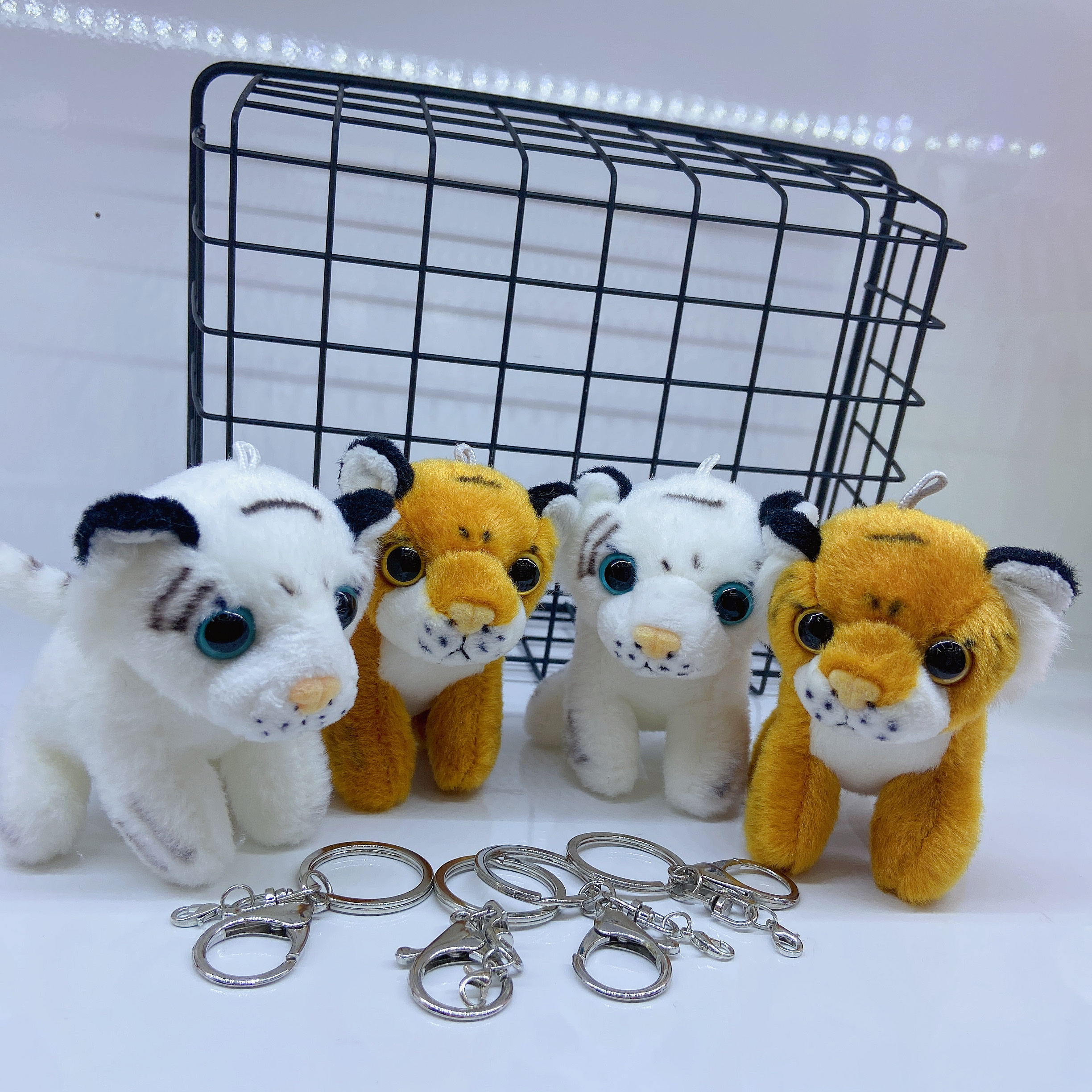 Adorable simulación tigre pequeño colgante tigre de dos colores llavero zodiaco tigre de peluche bolsa adorno puede ser imagen personalizada detail image 2