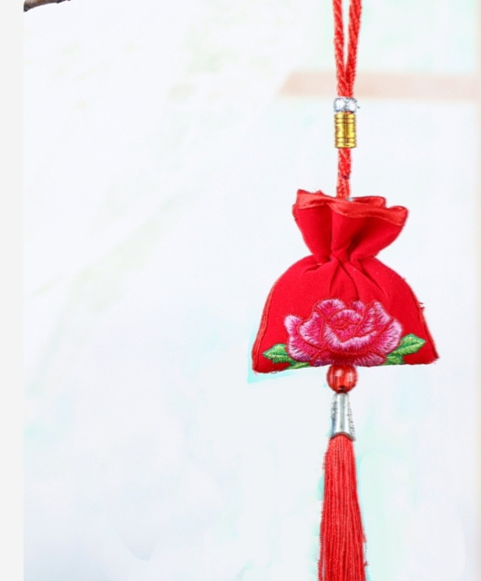端午节艾叶香袋香囊，牡丹花绣花红色纯艾草汉服配饰，古装香囊，也可自己装东西白底实物图