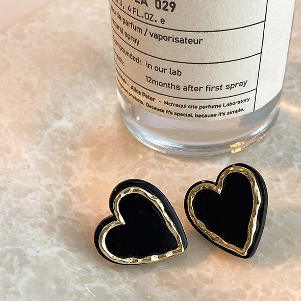Small small fresh personality with cold fashion love stud earrings