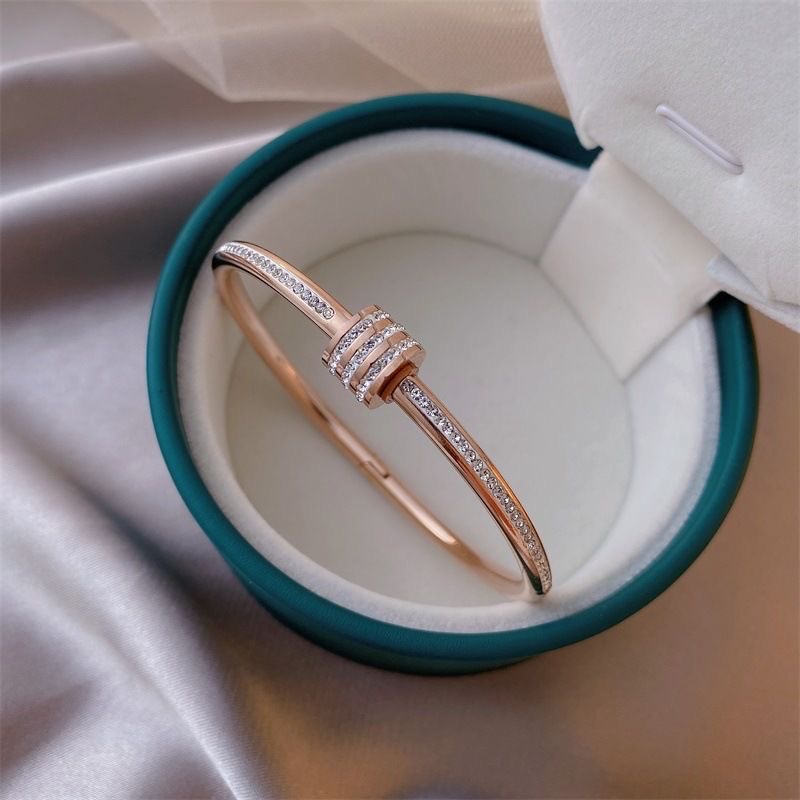 Chenglong Jewelry Titanium Steel non-fading Bracelet for women, fashionable and versatile, elegant open bracelet, simple Japanese and Korean style Roman numerals, niche design B0137-95 details Picture