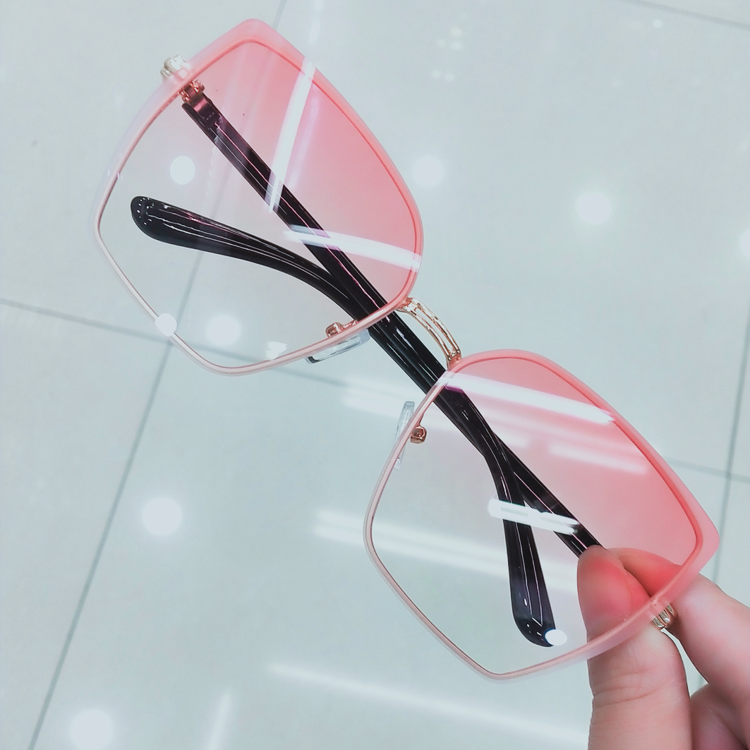 I wish Yiwu Commodity City the first spectacles festival a complete success show for glasses sunglasses carved on the new