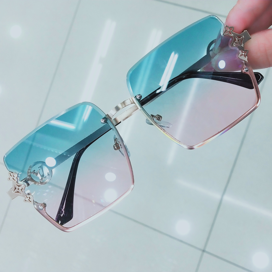 I wish Yiwu Commodity City the first spectacles festival a complete success 23125 show for glasses sunglasses carved sunglasses