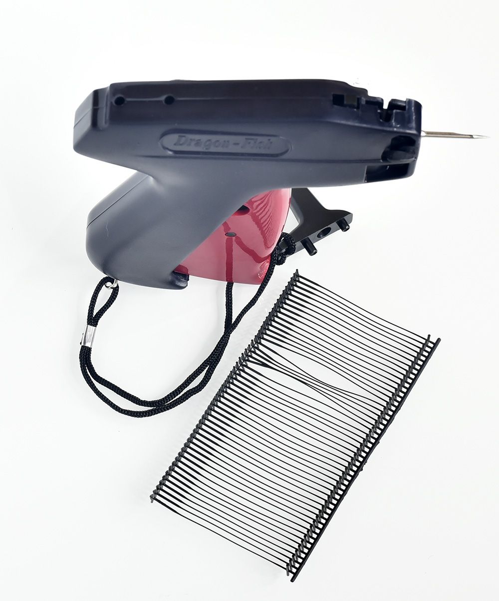 Aoyu tag gun, steel needle gun, rubber strip tag gun, needle trademark gun, label gun, tag label snatching clothes tag machine, clothing tag glue needle gun Application Scenario