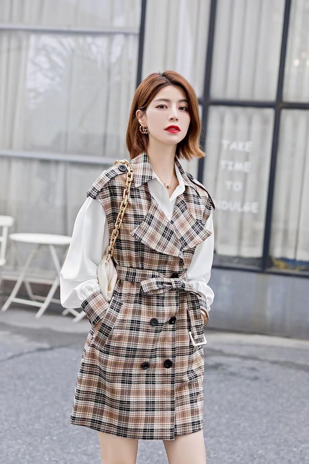 时尚潮流休闲修身显型独创粉格子西装领细节图