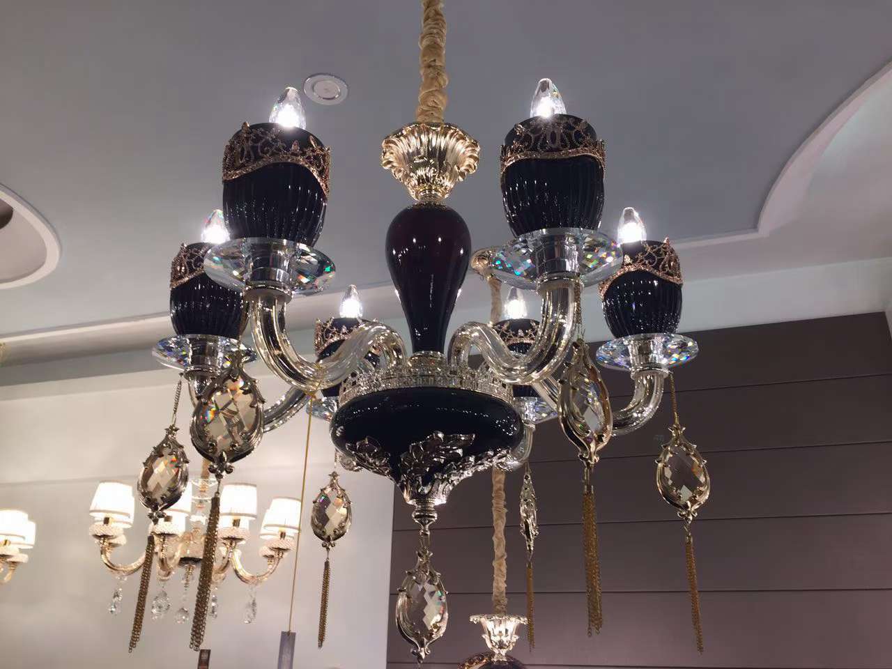 Six light luxury chandeliers made of crystal glass for the living room, dining room and hotel details Picture