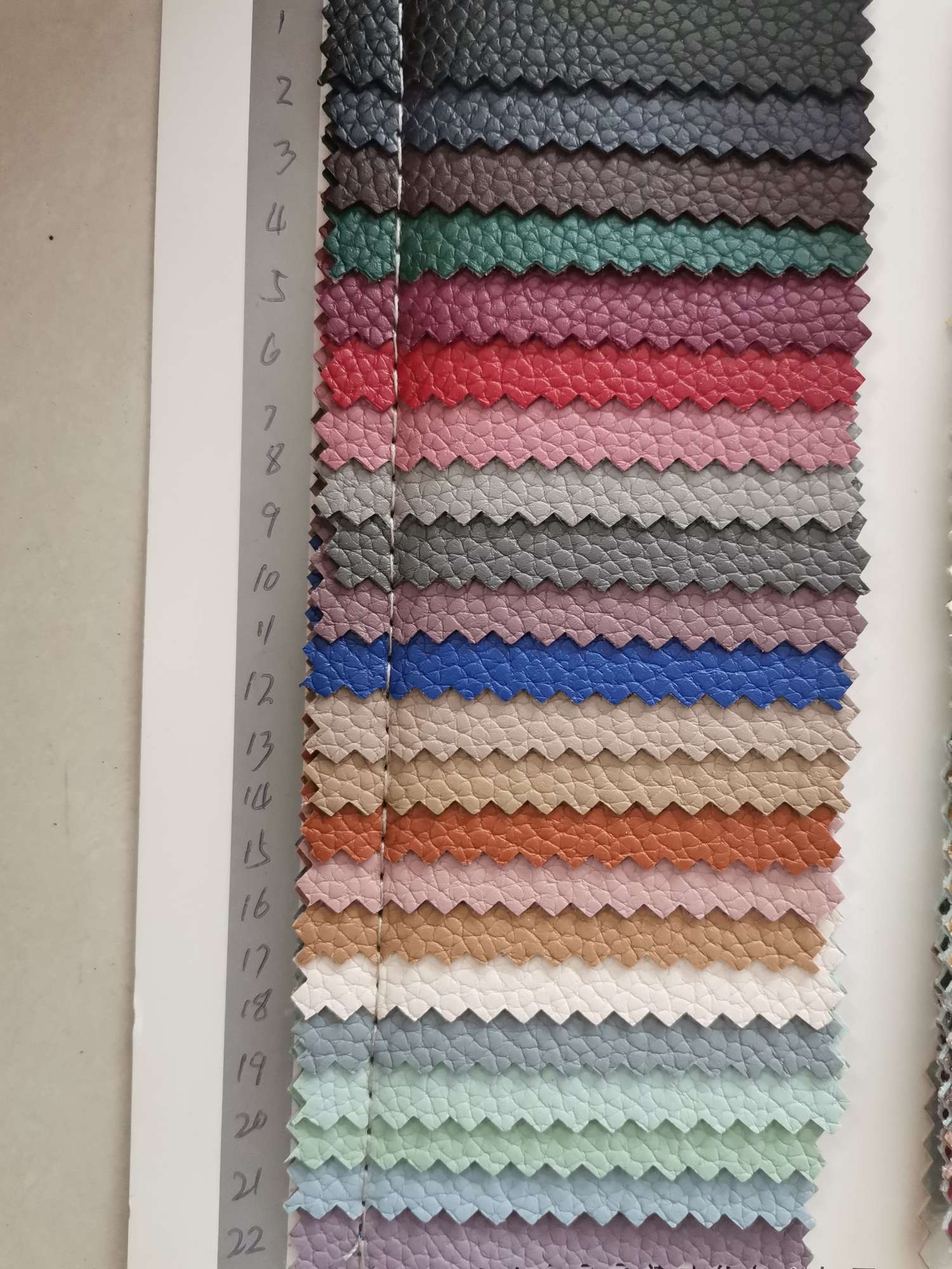 其他皮革化学品实物图