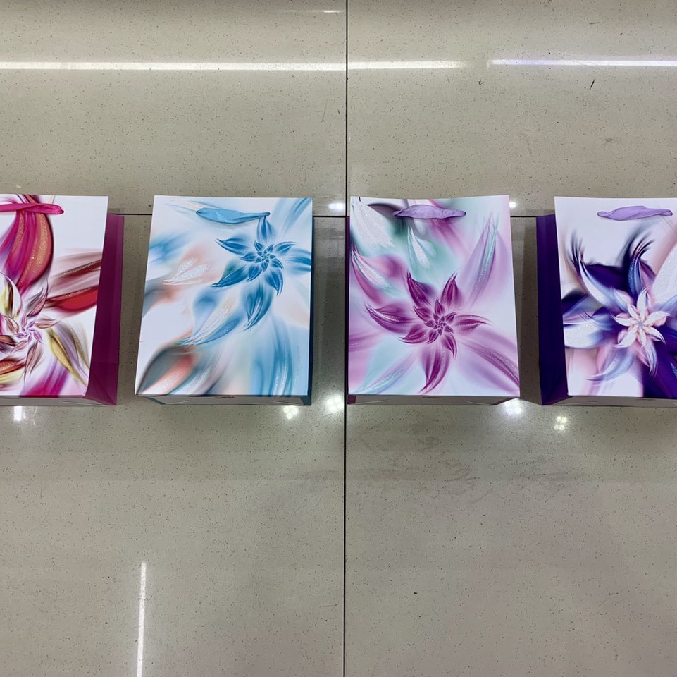 New Mother's Day gift bags, hand-held gift paper bags, custom-made clothing packaging paper bags, wholesale food takeout packaging bags, customized