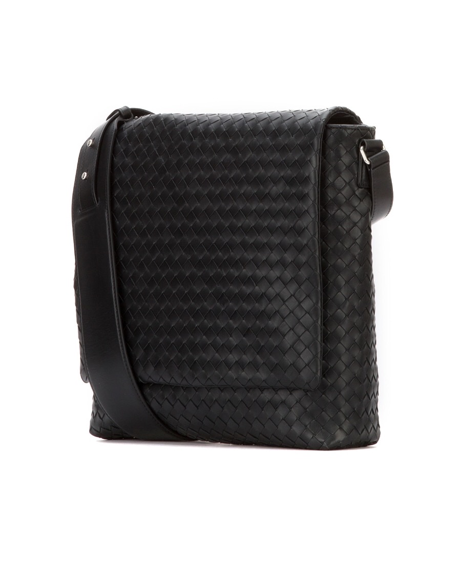 Bottega Veneta 男士 黑色Intrecciato编织斜包

长度：30cm，宽度：10cm，高度：34产品图