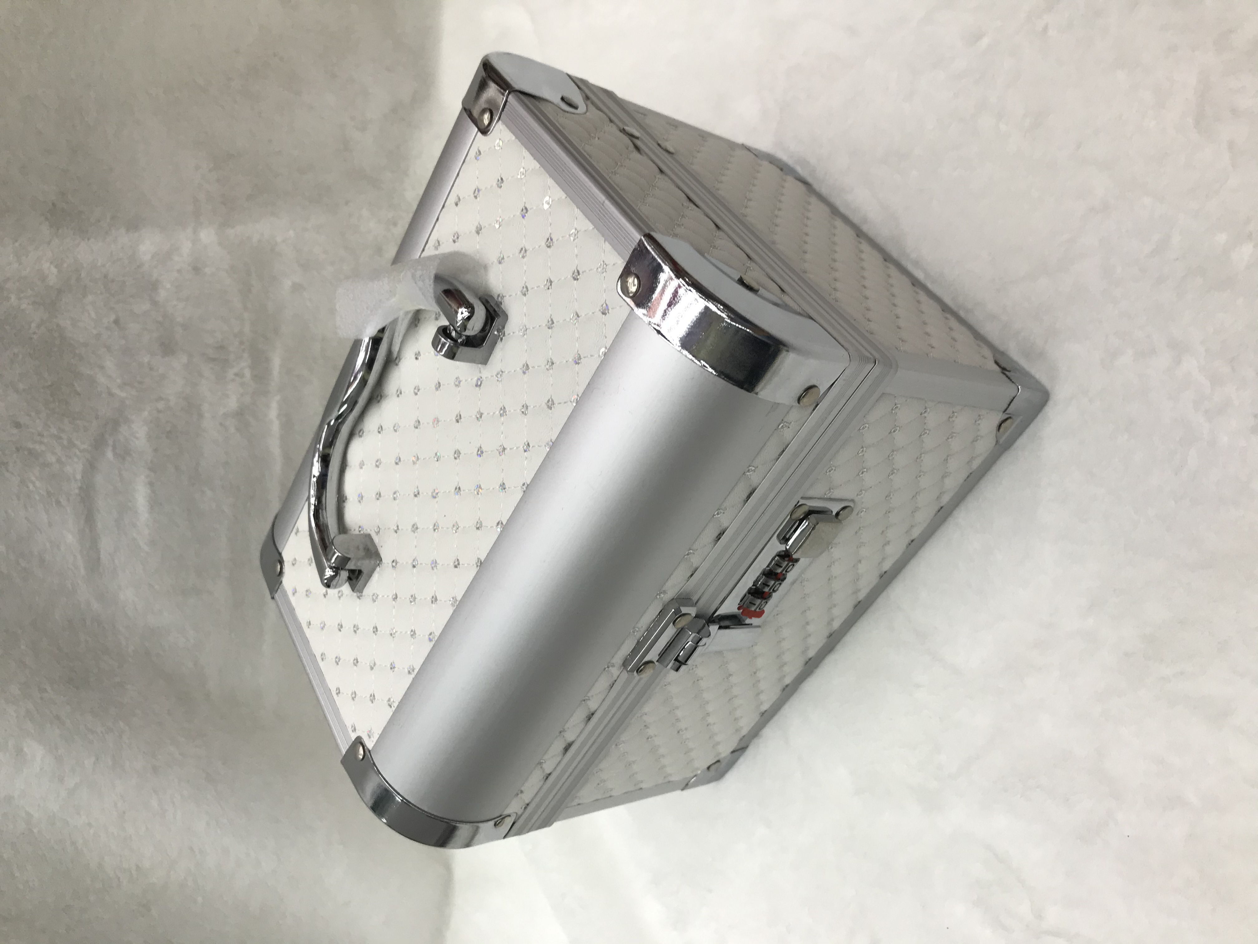 绣花密码锁铝合金化妆收纳大容量化妆箱详情图6