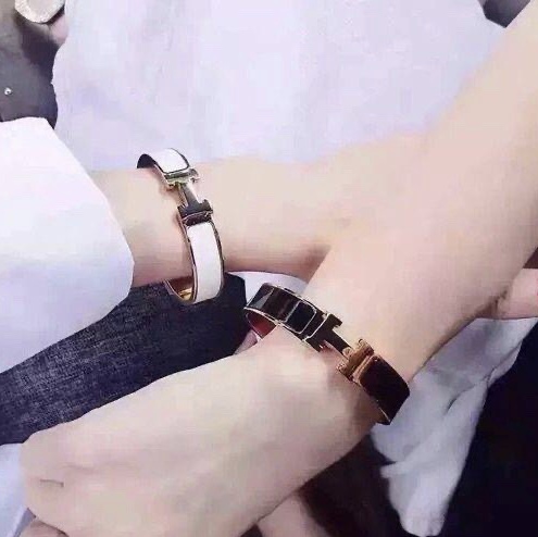 Chenglong Jewelry Bracelet: Korean version couple jewelry for women, fashionable inlaid, niche design, Instagram trendy and popular titanium steel bracelet B0134-120