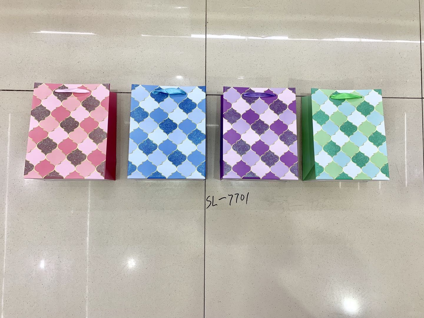 New Mother's Day gift bags, hand-held gift paper bags, custom-made clothing packaging paper bags, wholesale food takeout packaging bags, customized Specification image