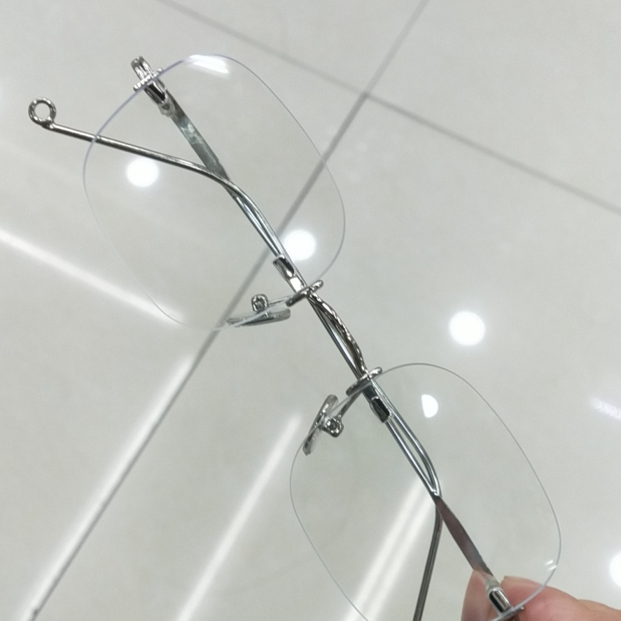 Celebrity sister Jenny has the same silver rimless glasses with no prescription