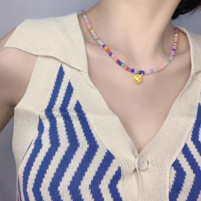 Lisa with the same smiley beaded necklace niche collarbone chain design feel summer color choker collar