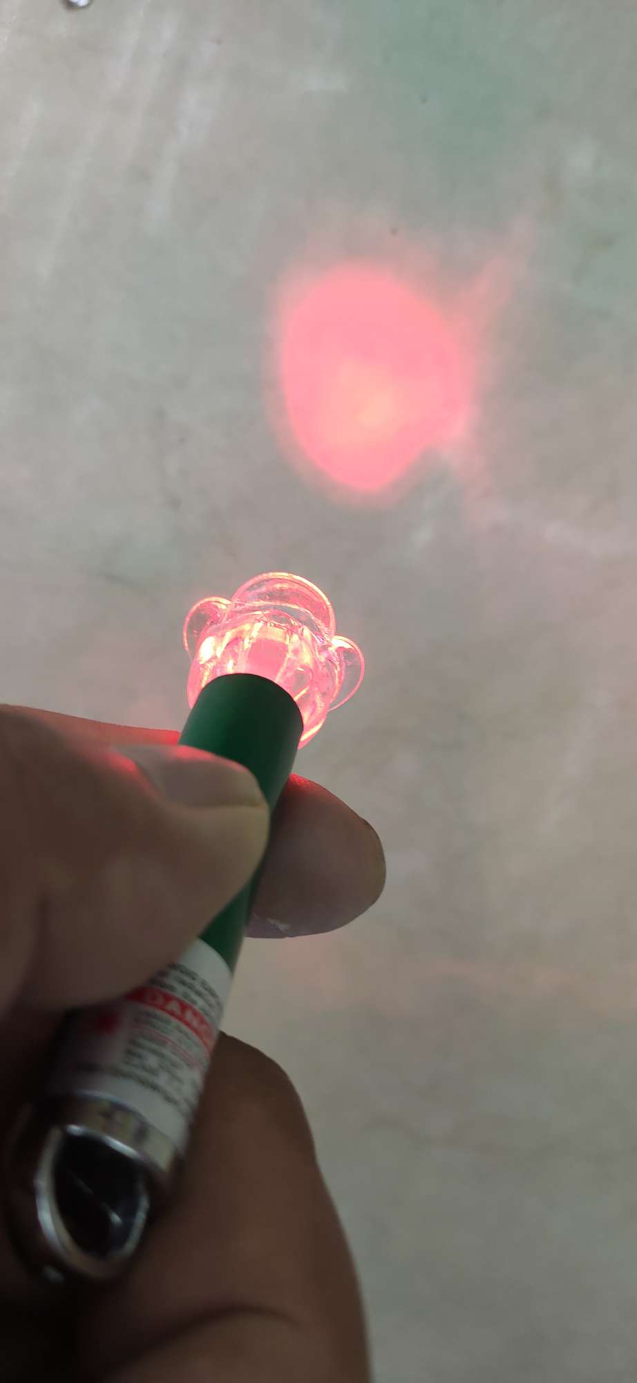 Children's toys, rose keychains, laser lights, free gifts, LED flashlights, night lights, street stalls, payment for goods, factory direct sales Application Scenario