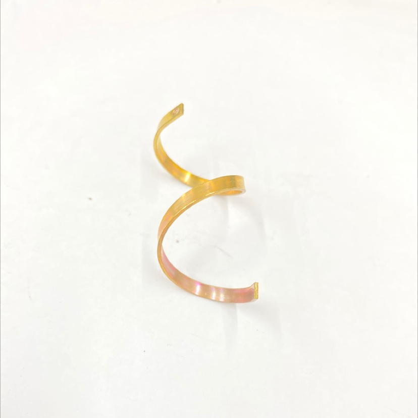 XM03721 flat square wire twisted hole