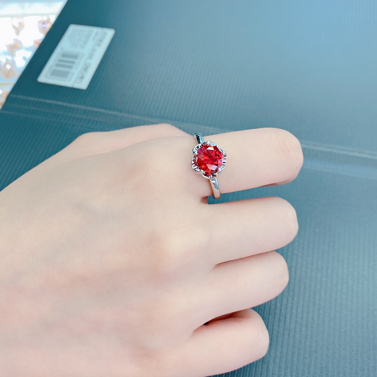 The surface of Chenglong jewelry is plated with white gold or rose gold, and the opening of the live ring can adjust the feminine charm CL0595-19