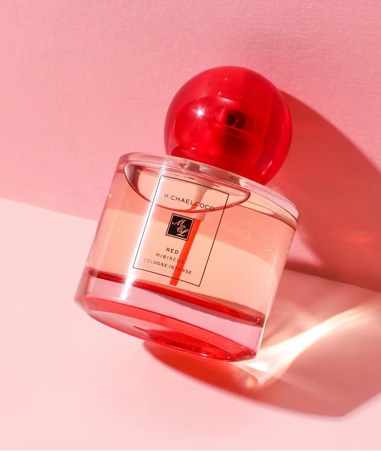 Mick Cocoa Pear Blossom Perfume features a high-end and elegant bottle design with carefully selected fresh color schemes Application Scenario