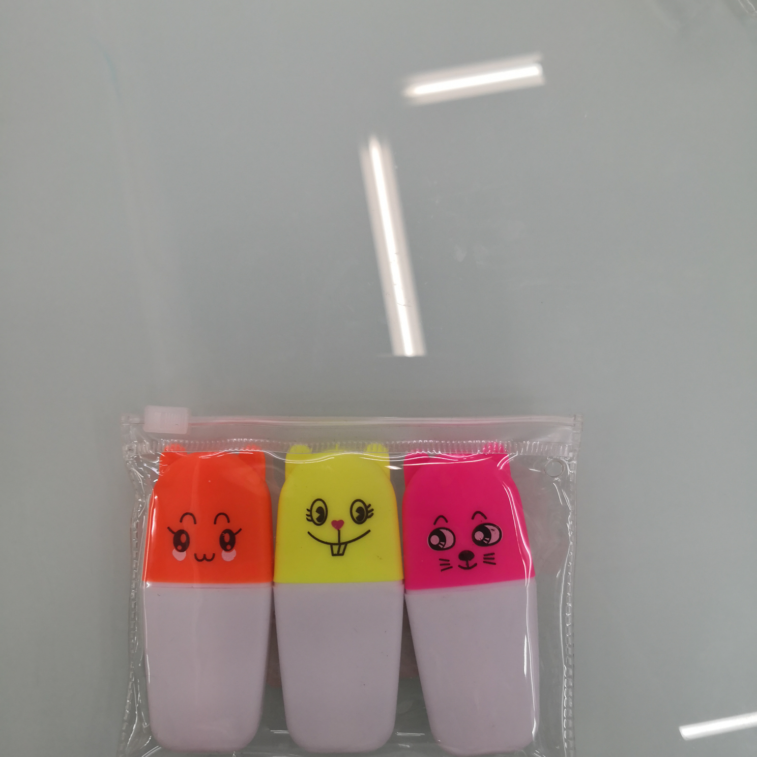 义乌市博洋笔墨用品商行  886—3拉链袋包装荧光笔