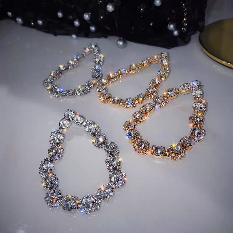Exquisite luxury atmosphere classy temperament ladies with fashion earrings