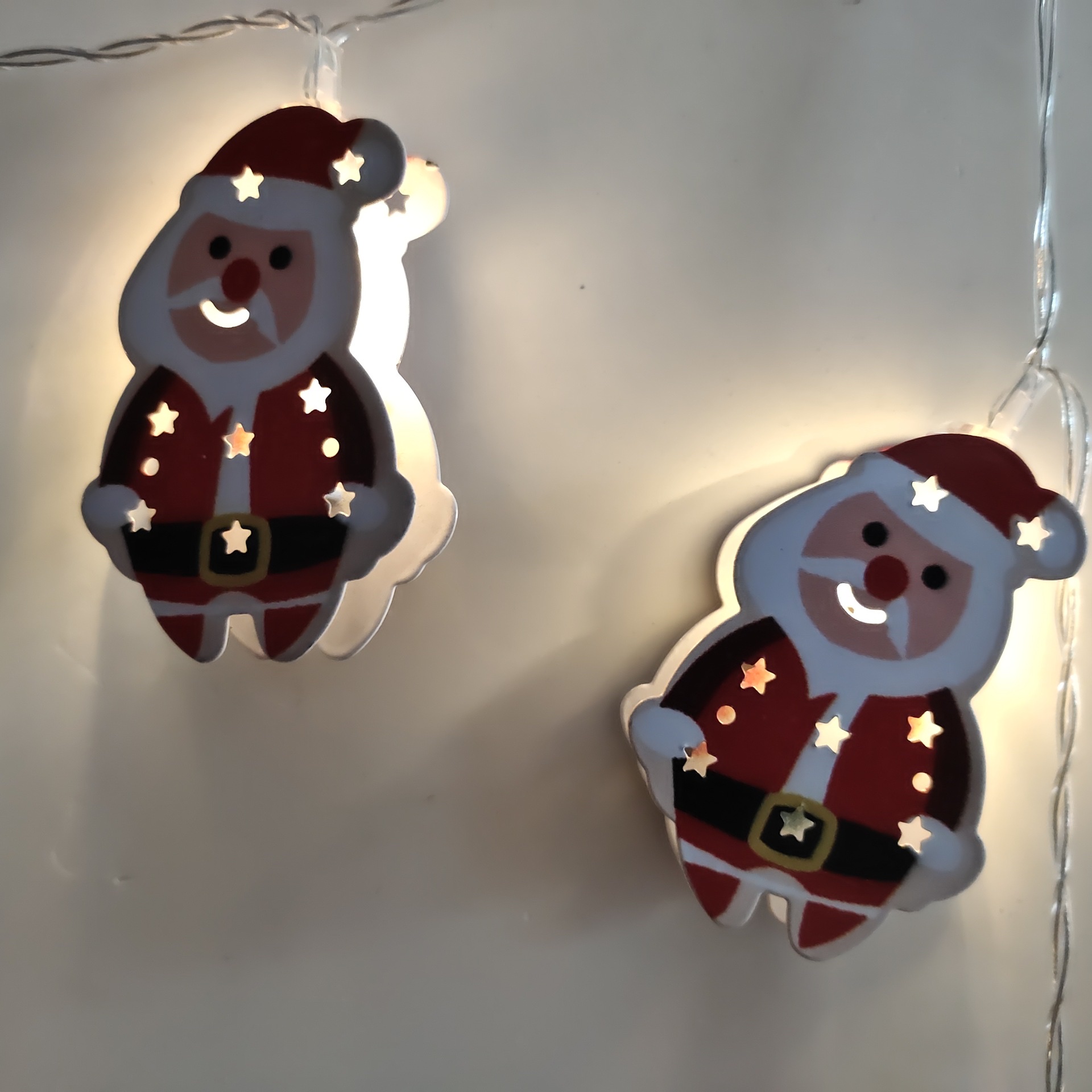 Amazon's best-selling iron Santa Claus string of lights, led Christmas decorative lights, party festival decorative small colorful lights, Santa Claus warm white light 3-meter 20-lamp battery model Application Scenario