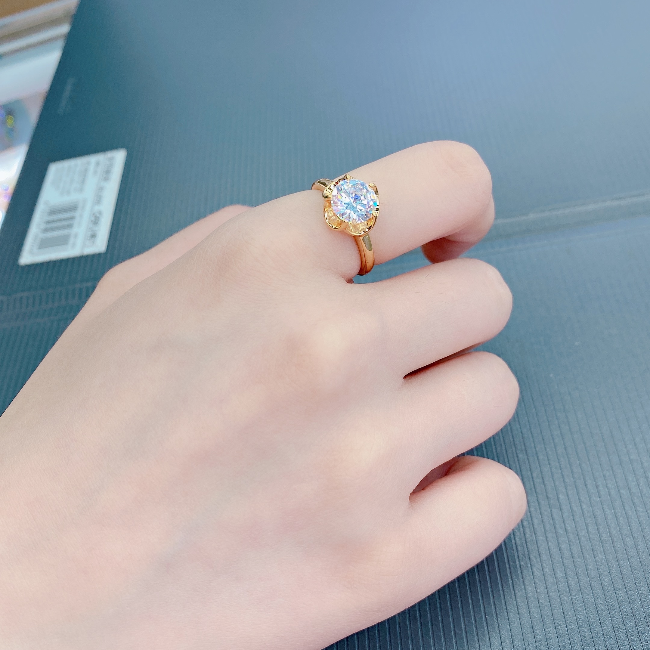 The surface of Chenglong jewelry is plated with white gold or rose gold, and the opening of the live ring can adjust the feminine charm CL0595-19 details Picture